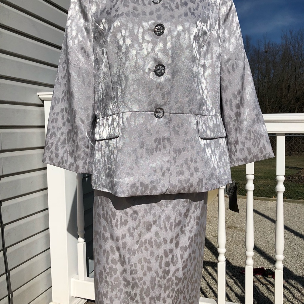Kasper Skirt Suit 16 - Picture 6 of 7